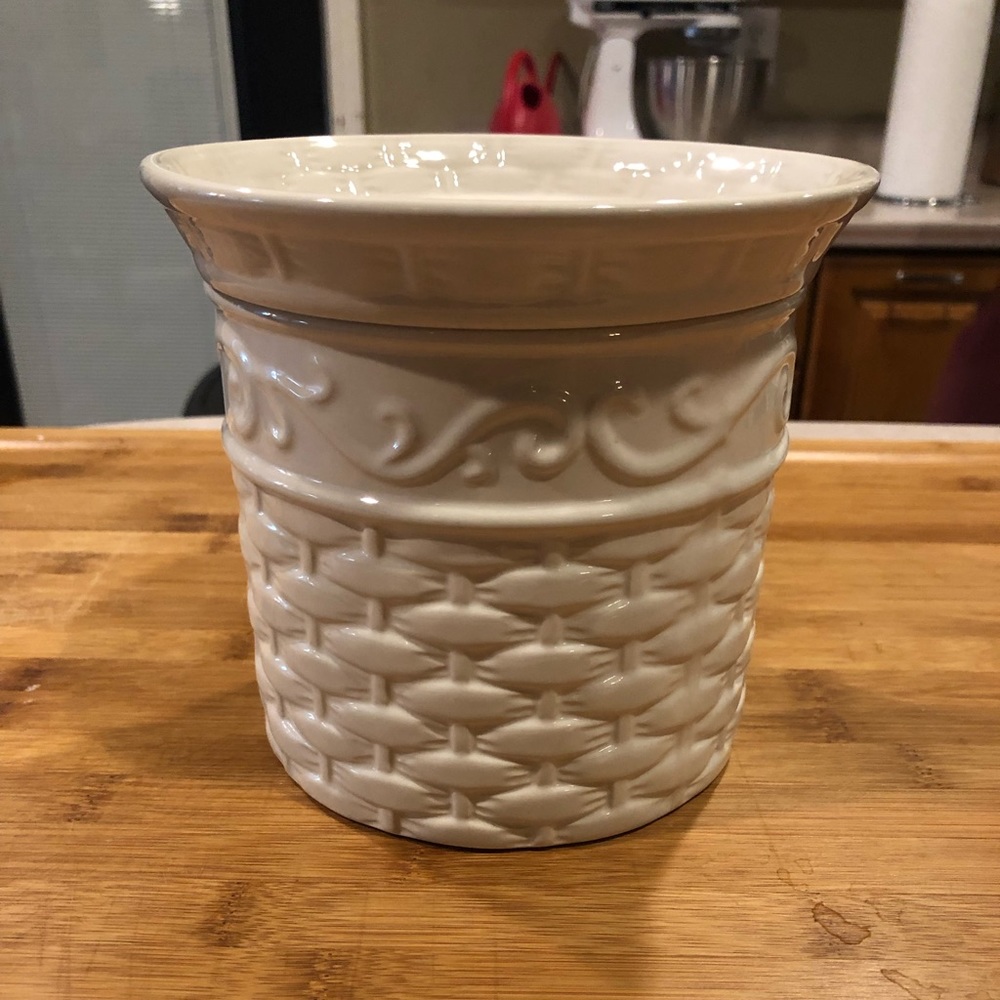 Celebrating home dip dish.